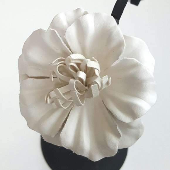 Leather Flowers Bobby Pin Hair Bridal White Tropical Tiki Hawaiian - Picture 4 of 7